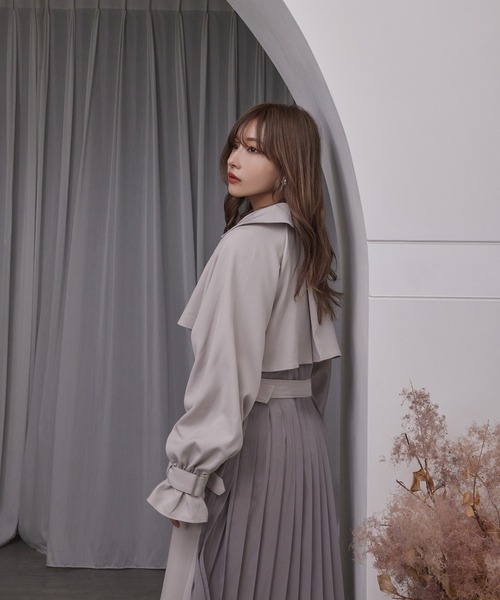 ANDGEEBEE（アンジービー）の「プリーツトレンチコート（トレンチコート・レディース・グレー・MEDIUM）」の6枚目の写真