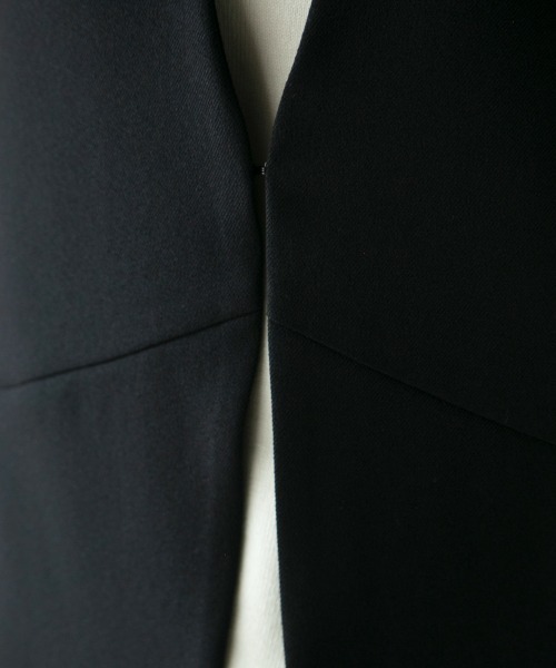 M.deux(エムドゥ)の「サイドボタンカラーレスジレ(ベスト・レディース・ベージュ/ブラック・MEDIUM)」の17枚目の写真