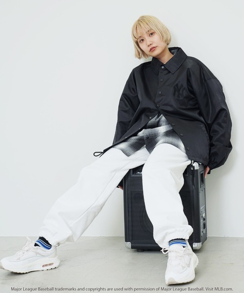 MLB（メジャーリーグベースボール）の「MLB / メジャーリーグベースボール LULU & ARNIE 別注 ナイロン コーチジャケット（ブルゾン・メンズ・ブラック系その他2/ブラック系その他3/ブラック系その他4/グレー系その他/グリーン系その他/ブラック系その他・FREE）」の22枚目の写真