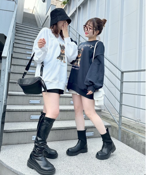 OLIVE des OLIVE（オリーブデオリーブ）の「【WEB限定】犬プリントスウェット（スウェット・レディース・ネイビー/オフホワイト/オートミール・FREE）」の4枚目の写真