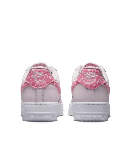 NIKE（ナイキ）の「ナイキ エア フォース 1 '07 ウィメンズシューズ / Nike Air Force 1 '07 Women's Shoes（スニーカー・レディース・ベビーピンク・24.5/25/22.5/23.5/26.5/25.5/24/23/26）」の5枚目の写真