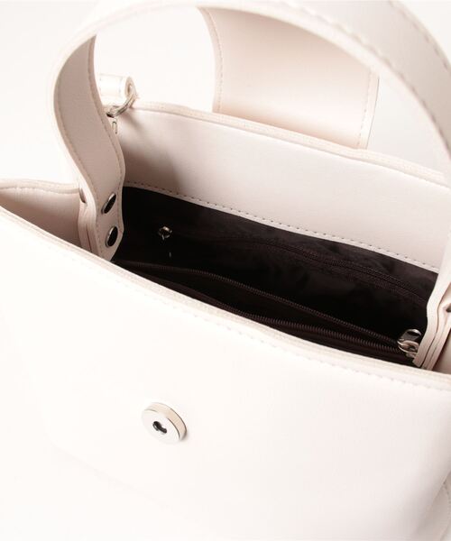 Q（キュー）の「スクエアミニバッグ（ハンドバッグ・レディース・カーキ/アイボリー/ネイビー・ONE SIZE）」の4枚目の写真