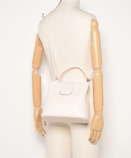 Q（キュー）の「スクエアミニバッグ（ハンドバッグ・レディース・カーキ/アイボリー/ネイビー・ONE SIZE）」の14枚目の写真