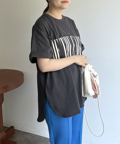 prose verse（プロズヴェール）の「ロゴプリントラウンドヘムTシャツ（Tシャツ/カットソー・レディース・チャコール/オフホワイト・MEDIUM）」の15枚目の写真