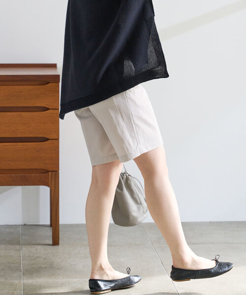 IENA(イエナ)の「ドライツイルバミューダパンツ(その他パンツ・レディース・アイボリー/ネイビー・38/36)」の2枚目の写真