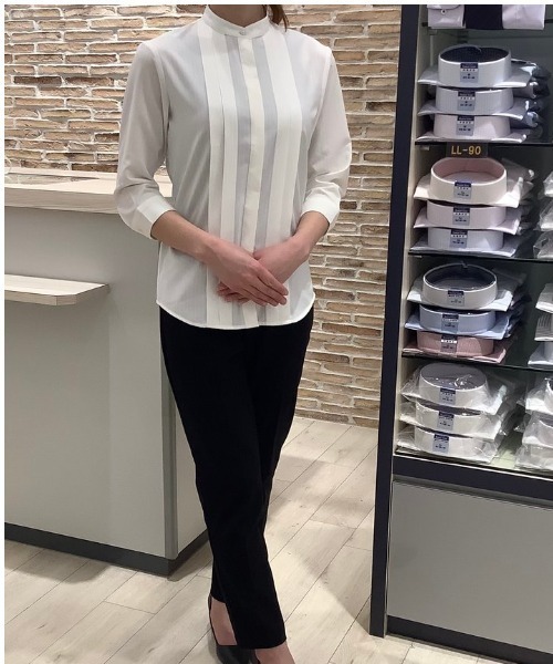 TOKYO SHIRTS（トウキョウシャツ）の「【吸水速乾】【COFREX】スタンドカラー ビジュー釦 七分袖ブラウス（ビジネスシャツ・レディース・ホワイト・S/LL/M/L）」の6枚目の写真