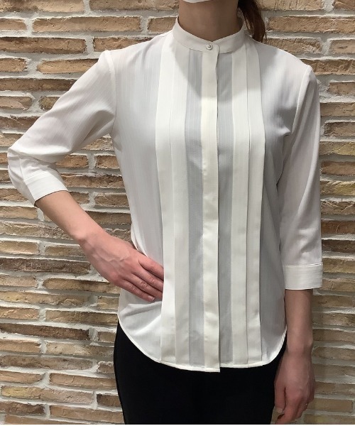 TOKYO SHIRTS（トウキョウシャツ）の「【吸水速乾】【COFREX】スタンドカラー ビジュー釦 七分袖ブラウス（ビジネスシャツ・レディース・ホワイト・S/LL/M/L）」の9枚目の写真