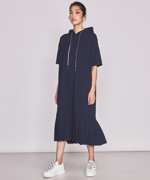 DOUBLE STANDARD CLOTHING(ダブルスタンダードクロージング)の「裏毛プリーツワンピース(ワンピース・レディース・オフホワイト/ピンクベージュ/ネイビー・38/36)」の3枚目の写真