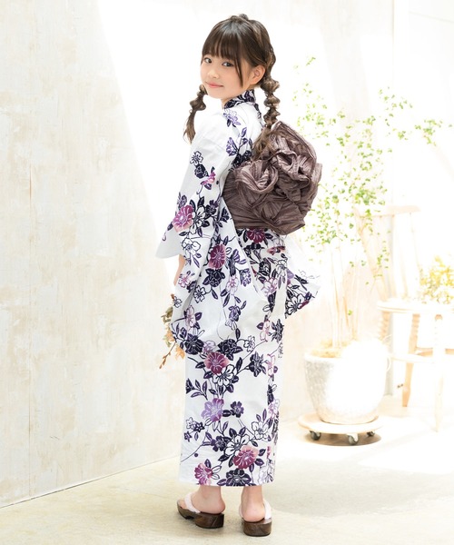 kimonomachi(キモノマチ)の「ガールズ 浴衣2点セット (浴衣+帯) 110cm/120cm/130cm/140cm/150cm ライラックカラー アネモネ 子供 女の子 子供浴衣セット(浴衣・キッズ・ホワイト×ブルー/ホワイト×ピンク/ベージュ系/ベージュ系1/ライラック/イエロー系その他/スモークピンク・110cm/120cm/130cm/140cm/150cm)」の18枚目の写真