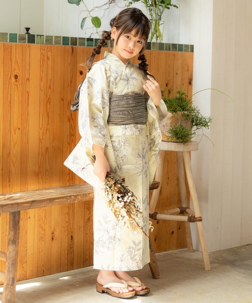 kimonomachi(キモノマチ)の「ガールズ 浴衣2点セット (浴衣+帯) 110cm/120cm/130cm/140cm/150cm ライラックカラー アネモネ 子供 女の子 子供浴衣セット(浴衣・キッズ・ホワイト×ブルー/ホワイト×ピンク/ベージュ系/ベージュ系1/ライラック/イエロー系その他/スモークピンク・110cm/120cm/130cm/140cm/150cm)」の11枚目の写真