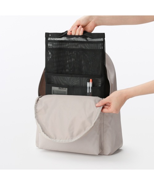 無印良品（ムジルシリョウヒン）の「ナイロンメッシュバッグインバッグ　Ａ４サイズ用　タテ型（エコバッグ/サブバッグ・メンズ・グレー・A4）」の6枚目の写真