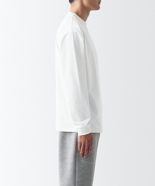 無印良品（ムジルシリョウヒン）の「〔MUJI WALKER〕ＵＶカット吸汗速乾長袖Ｔシャツ（Tシャツ/カットソー・レディース・オフホワイト/ネイビー系/グレー/ブラック・M/S/XL/L/XXL/XS）」の22枚目の写真