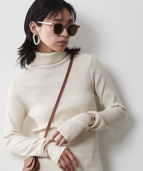 CHIC STYLE(シックスタイル)の「<大きいサイズ>ロングスリーブタートルニットプルオーバー シックスタイル(ニット/セーター・レディース・ブラック/アイボリー/グレー・L/5L/3L/4L/LL)」の2枚目の写真