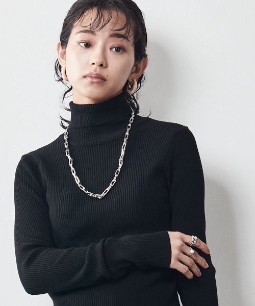 CHIC STYLE(シックスタイル)の「<大きいサイズ>ロングスリーブタートルニットプルオーバー シックスタイル(ニット/セーター・レディース・ブラック/アイボリー/グレー・L/5L/3L/4L/LL)」の1枚目の写真