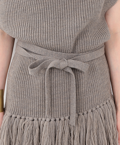 Ray BEAMS(レイビームス)の「■RBS / フリンジ タートル ニットベスト(ニット/セーター・レディース・グレー/ブラウン/ネイビー・ONE SIZE)」の9枚目の写真