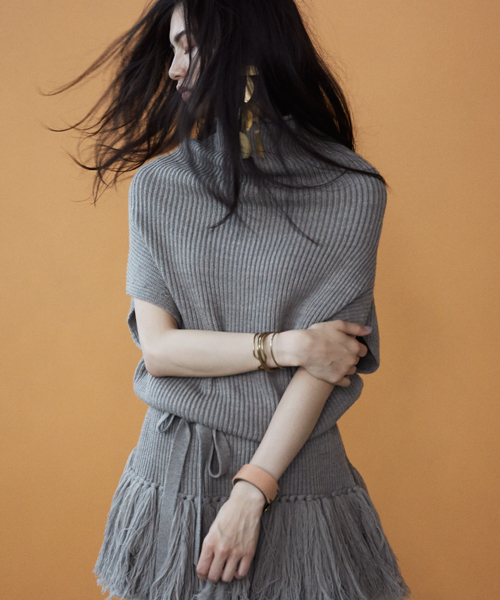 Ray BEAMS(レイビームス)の「■RBS / フリンジ タートル ニットベスト(ニット/セーター・レディース・グレー/ブラウン/ネイビー・ONE SIZE)」の22枚目の写真