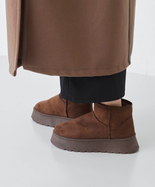 welleg（ウェレッグ）の「厚底ムートンブーツ（ブーツ・レディース・ダークブラウン/ベージュ系/ブラック・LL/L/M）」の17枚目の写真