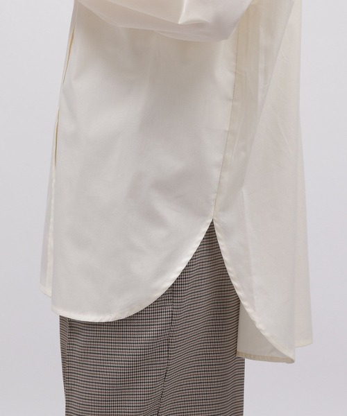 LAKOLE（ラコレ）の「ラウンドヘムシャツ / 982193（シャツ/ブラウス・レディース・ライトベージュ/サックスブルー/オフホワイト・MEDIUM/SMALL）」の18枚目の写真