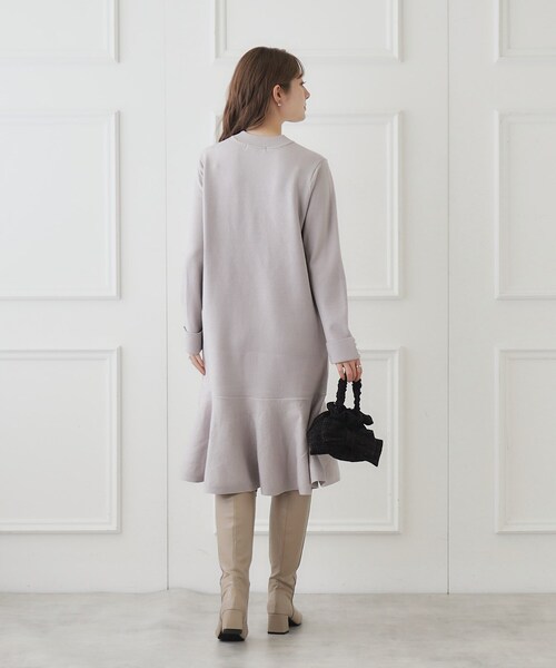 couture brooch（クチュールブローチ）の「◆【オフィス・通勤もOK】裾ペプラムニットワンピース（ワンピース・レディース・ライトグレー/ブラック/ブラウン系・38/42）」の7枚目の写真