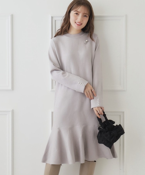 couture brooch（クチュールブローチ）の「◆【オフィス・通勤もOK】裾ペプラムニットワンピース（ワンピース・レディース・ライトグレー/ブラック/ブラウン系・38/42）」の10枚目の写真