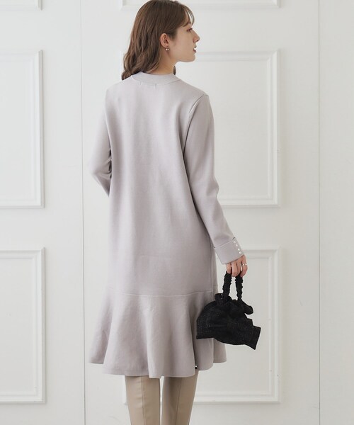 couture brooch（クチュールブローチ）の「◆【オフィス・通勤もOK】裾ペプラムニットワンピース（ワンピース・レディース・ライトグレー/ブラック/ブラウン系・38/42）」の12枚目の写真