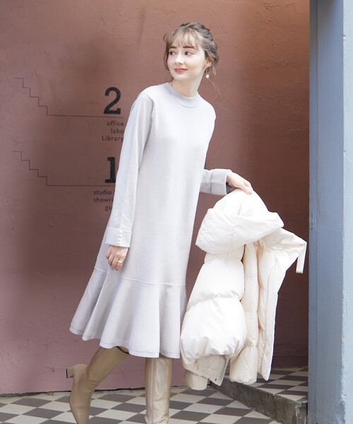 新品タグ付き！ANAYI 裾ぺプラムニットワンピース couture brooch（クチュールブローチ）の「◇【オフィス・通勤もOK】裾