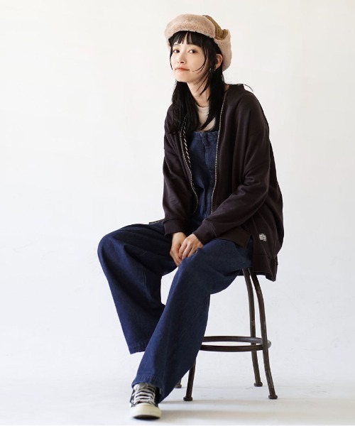 zootie(ズーティー)の「フロントジッパー 裏起毛 デニムサロペット(サロペット/オーバーオール・レディース・インディゴブルー/ブラック・フリー)」の10枚目の写真