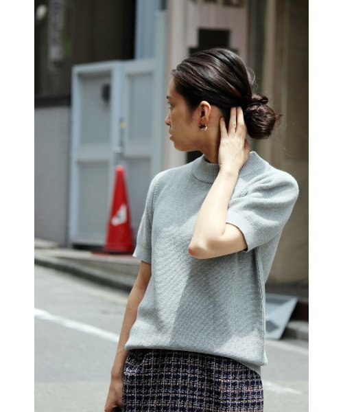 La TOTALITE（ラトータリテ）の「SUGAR ROSE アゼアミハイネックニットプルオーバー◆（ニット/セーター・レディース・グレー/ライトブラウン/ネイビー・FREE）」の2枚目の写真