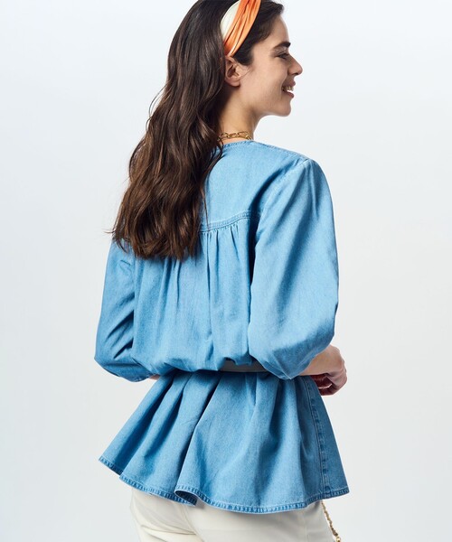 23区(ニジュウサンク)の「【Oggi4月号掲載/洗える】23区DENIM ライトダンガリー ブラウス(シャツ/ブラウス・レディース・スカイブルー系/ターコイズブルー系・48/46/44)」の8枚目の写真