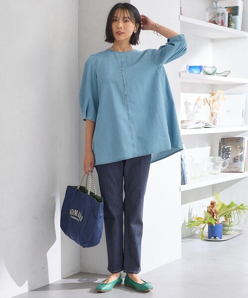 23区(ニジュウサンク)の「【Oggi4月号掲載/洗える】23区DENIM ライトダンガリー ブラウス(シャツ/ブラウス・レディース・スカイブルー系/ターコイズブルー系・48/46/44)」の10枚目の写真