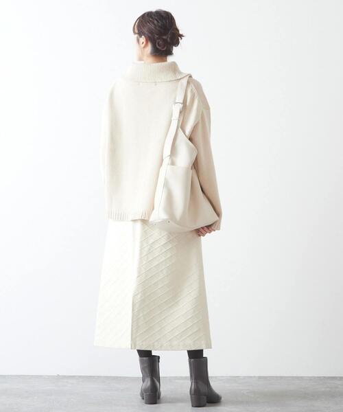 MELROSE claire(メルローズ クレール)の「品のある微光沢フェイクレザーキルティングスカート(スカート・レディース・カーキ/グレー/ホワイト・FREE)」の7枚目の写真