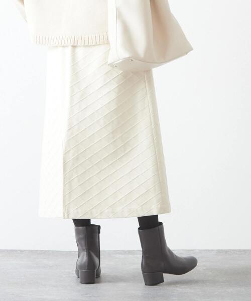 MELROSE claire(メルローズ クレール)の「品のある微光沢フェイクレザーキルティングスカート(スカート・レディース・カーキ/グレー/ホワイト・FREE)」の10枚目の写真