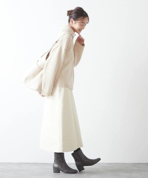 MELROSE claire(メルローズ クレール)の「品のある微光沢フェイクレザーキルティングスカート(スカート・レディース・カーキ/グレー/ホワイト・FREE)」の12枚目の写真