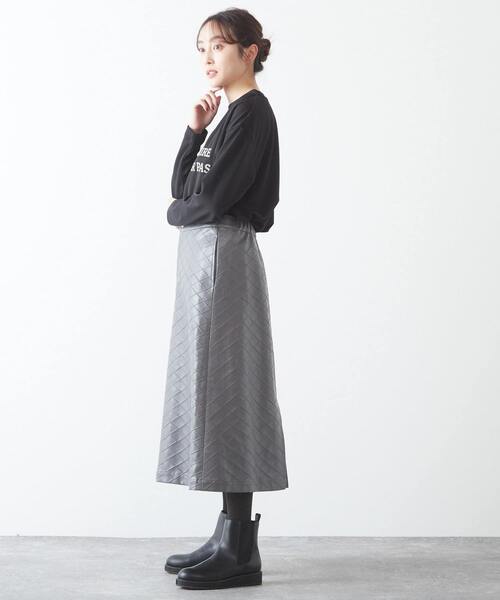 MELROSE claire(メルローズ クレール)の「品のある微光沢フェイクレザーキルティングスカート(スカート・レディース・カーキ/グレー/ホワイト・FREE)」の21枚目の写真