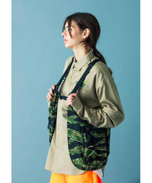 WHIZLIMITED(ウィズリミテッド)の「2WAY BAG(ショルダーバッグ・メンズ・ブラック/タイガーカモ・FREE)」の2枚目の写真