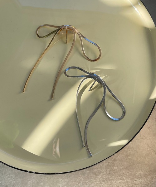 GOLDY(ゴールディ)の「〈GOLDY/ゴールディ〉リボンヘアカフ(ヘアピン・レディース・シルバー/ゴールド・FREE)」の1枚目の写真