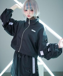 ililil | 『ililil/イルイルイル』【いるいる特別捜査隊(上)】ロゴプレート付きクロップド丈フルジップ長袖ジャケット(その他アウター)