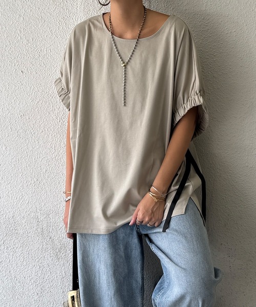 LBC(エルビーシー)の「袖ギャザーリボンチュニック(Tシャツ/カットソー・レディース・ホワイト/ブラック/ブルー/ベージュ・M)」の1枚目の写真