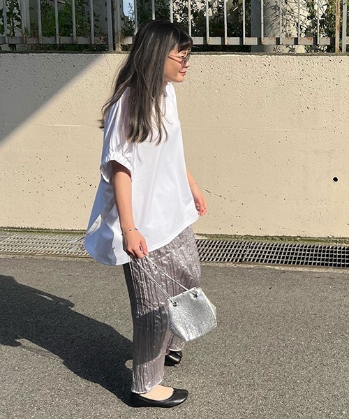 LBC(エルビーシー)の「袖ギャザーリボンチュニック(Tシャツ/カットソー・レディース・ホワイト/ブラック/ブルー/ベージュ・M)」の16枚目の写真