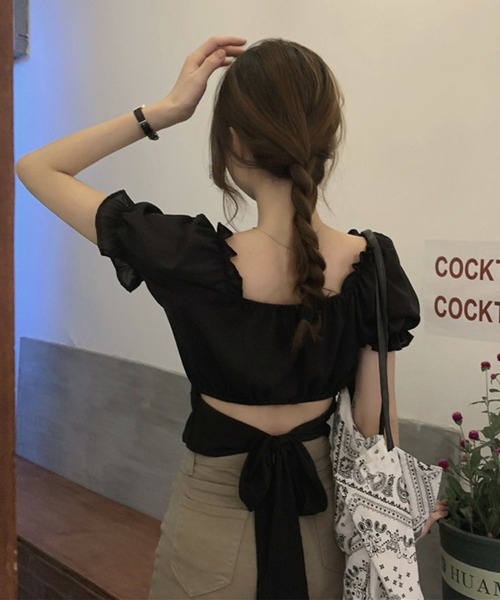 GLAMOROUS JANE(グラマラスジェーン)の「パフスリーブバックリボンクロップド丈トップス(Tシャツ/カットソー・レディース・ブラック/ブルー・FREE)」の1枚目の写真