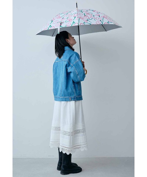 MEDE19F(メデジュウキュウ)の「MEDE19F ボタニカル柄の晴雨兼用アンブレラ(長傘・レディース・ホワイト系その他・ONE SIZE)」の9枚目の写真