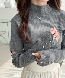 【mily bilet】ニットで作る綺麗めカジュアル。袖スリット&ボタン使いハイネックリブニット
