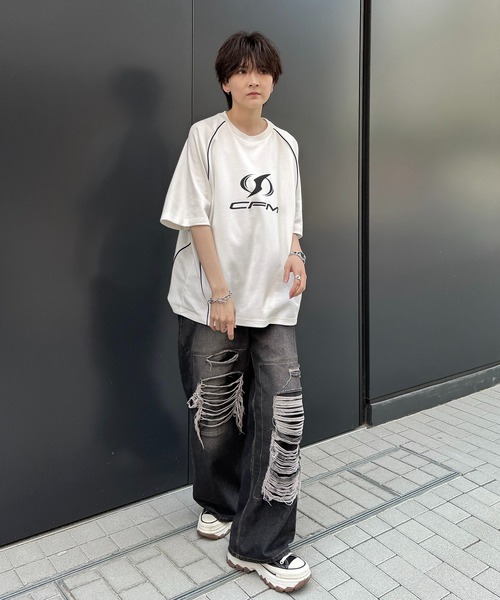 Confirm（コンファーム）の「25SS Y2K パイピングライン ロゴプリント