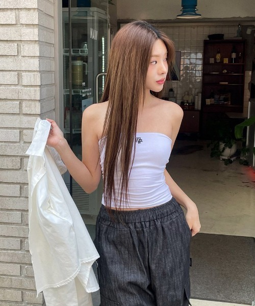 muahmuah(ムーアムーア)の「A'GEM/9 × .kom 『muah muah/ムーアムーア』 LOGOSTITCHCOTTONSPANTUBETOP/ロゴステッチ チューブトップ(チューブトップ・レディース・ブラック/ホワイト・FREE)」の6枚目の写真