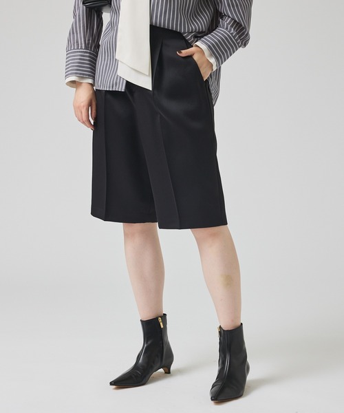 qualite（カリテ）の「クリアサテンハーフパンツ/薄手/秋服（その他パンツ・レディース・ホワイト/ブラック・38/36）」の2枚目の写真