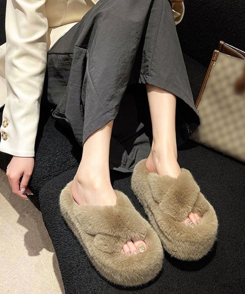 Miniministore(ミニミニストア)の「ファーサンダル 厚底 韓国ファースリッパ(サンダル・レディース・ブラック/アイボリー/ライトピンク/モカ/ライトブラウン/ライトブルー・23.0cm/22.5cm/24.0cm/24.5cm/23.5cm)」の3枚目の写真