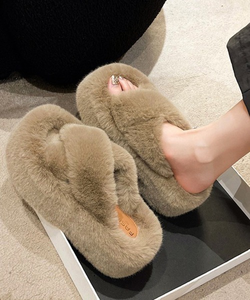 Miniministore(ミニミニストア)の「ファーサンダル 厚底 韓国ファースリッパ(サンダル・レディース・ブラック/アイボリー/ライトピンク/モカ/ライトブラウン/ライトブルー・23.0cm/22.5cm/24.0cm/24.5cm/23.5cm)」の12枚目の写真
