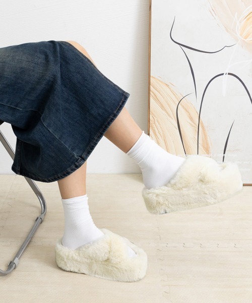 Miniministore(ミニミニストア)の「ファーサンダル 厚底 韓国ファースリッパ(サンダル・レディース・ブラック/アイボリー/ライトピンク/モカ/ライトブラウン/ライトブルー・23.0cm/22.5cm/24.0cm/24.5cm/23.5cm)」の20枚目の写真
