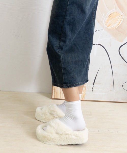 Miniministore(ミニミニストア)の「ファーサンダル 厚底 韓国ファースリッパ(サンダル・レディース・ブラック/アイボリー/ライトピンク/モカ/ライトブラウン/ライトブルー・23.0cm/22.5cm/24.0cm/24.5cm/23.5cm)」の21枚目の写真
