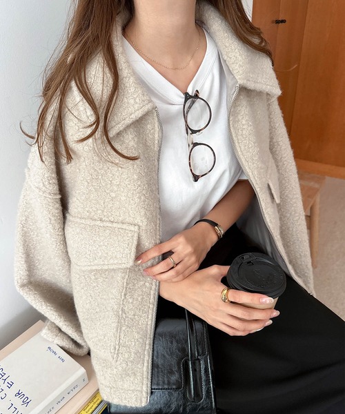 andme(アンドミー)の「ダブルポケットシープ調ボアジャケットブルゾン(ブルゾン・レディース・ブラック/ライトベージュ/ブラウン・M)」の4枚目の写真